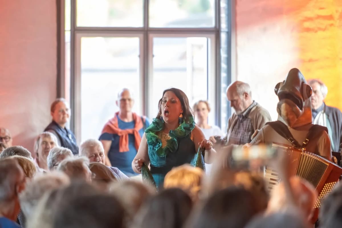 Blauer Montag — Finale der Sommergedichte im Stadthauptmannshof Moelln (Foto: Antje Berodt)